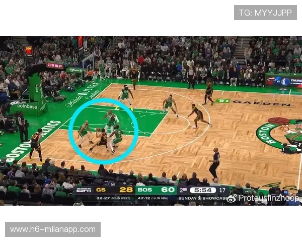 凯尔特人团队在防守回合中展现高度纪律性 凯尔特人团队在防守回合中展现高度纪律性